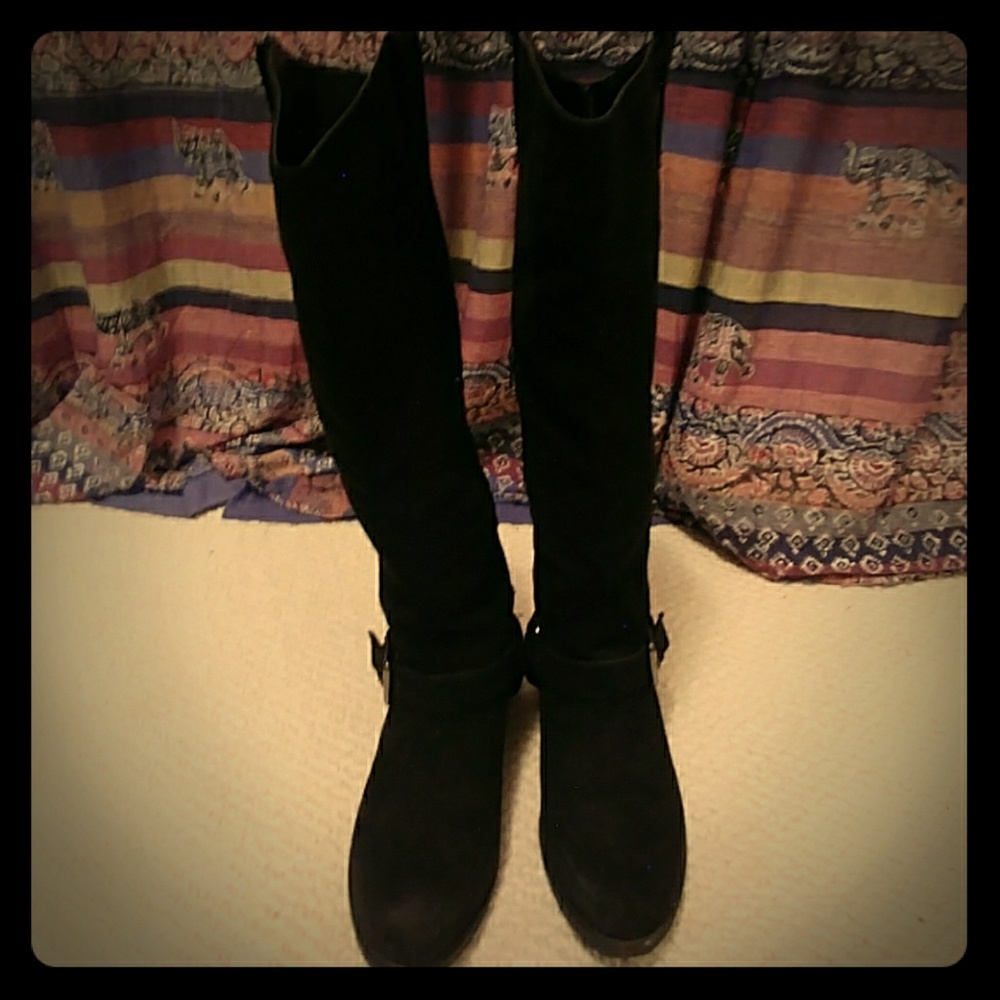 Black vegan suede knee high boots!!😻✨